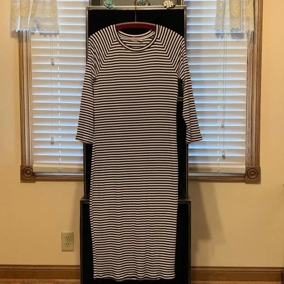 *NWT* GAP Striped Maxi/Midi Dress - Picture 7 of 12